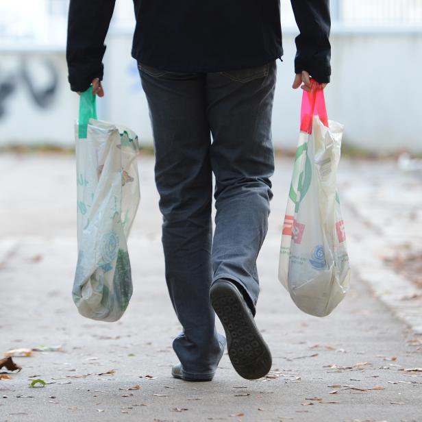 Ausgedient! Ab 2020 werden Plastiksackerln im Handel verboten