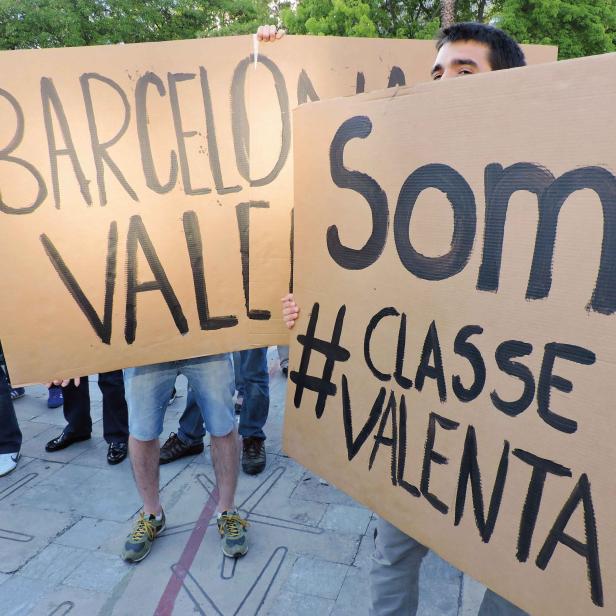 Proteste in Barcelona: „Wir sind die mutige Klasse“, steht auf 
den Transparenten der Empörten.