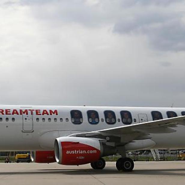 Das ÖFB-Team sitzt im eigens designten Flieger