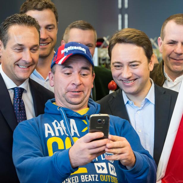 FPÖ Parteiobmann Heinz Christian Strache (li.) und LH Stv. Manfred Haimbuchner beim Neujahrstreffen der FPÖ Mitte Jänner in Wels. 