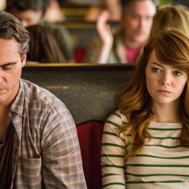 Doppelbödiger Kriminalplot. Joaquin Phoenix und Emma Stone in "Irrational Man".