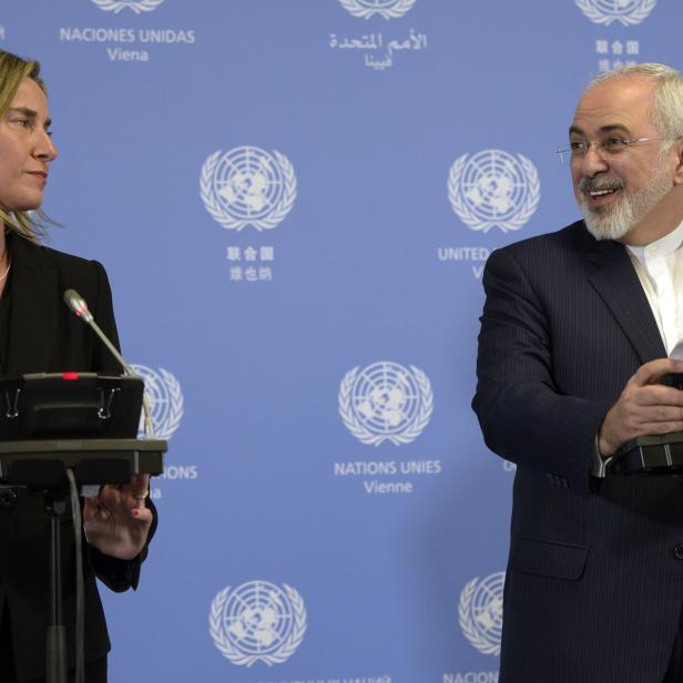 EU- Außenbeauftragte Federica Mogherini, der Iranische Außenminister Mohammad Javad Zarif im Rahmen einer Pressekonferenz am Samstag, 16. Jänner, in Wien.