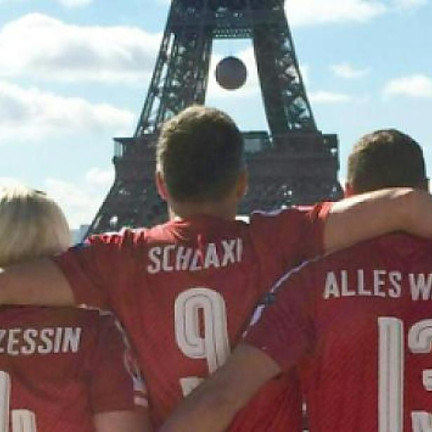 Fans in Rot-Weiß-Rot überall in Paris zu sehen