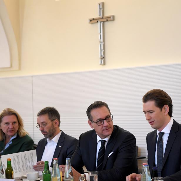 Außenministerin Karin Kneissl (FPÖ), Innenminister Herbert Kickl (FPÖ), Vizekanzler Heinz Christian Strache (FPÖ) und Bundeskanzler Sebastian Kurz (ÖVP)