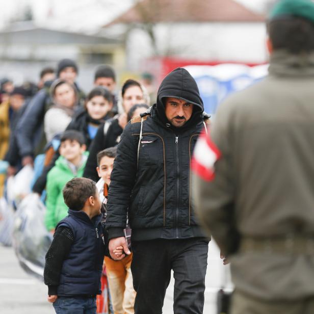 Die Balkanroute ist wieder in Betrieb – aber anders als zur Hochzeit führt sie noch nicht bis nach Österreich. Im Bild: Der Grenzübergang Spielfeld im Februar 2016. 
