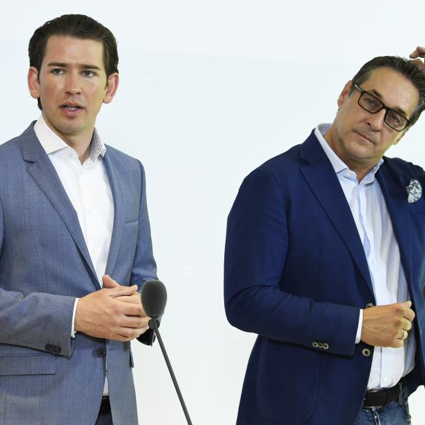 Vizekanzler Heinz Christian Strache und Bundeskanzler Sebastian Kurz (L.) vor Beginn der Regierungsklausur in Mauerbach