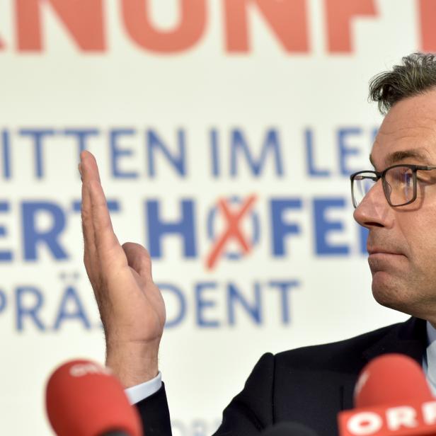 FPÖ-Präsidentschaftskandidat Norbert Hofer bei der Präsentation aktueller Plakate für die Stichwahl in Wien.