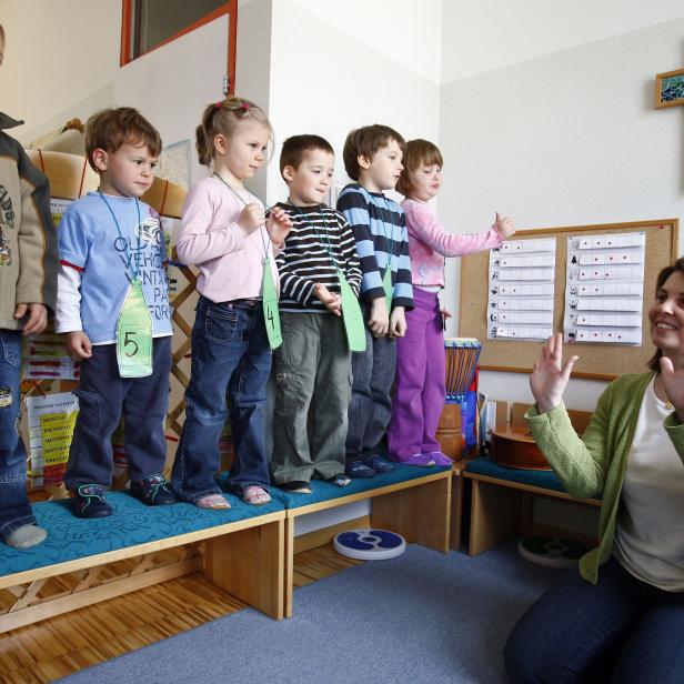 Themenbild: Trennung Kirche & Staat. Im Jahr 2008 wurde das Anbringen von Kreuzen in Kindergärten vom Verfassungsgerichtshof (VfGH) als zulässig erklärt.