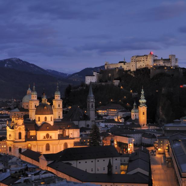 Die Altstadt von Salzburg bei Nacht