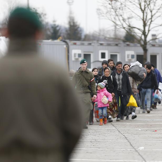 Flüchtlinge an der Grenze. Nummer 81 muss warten