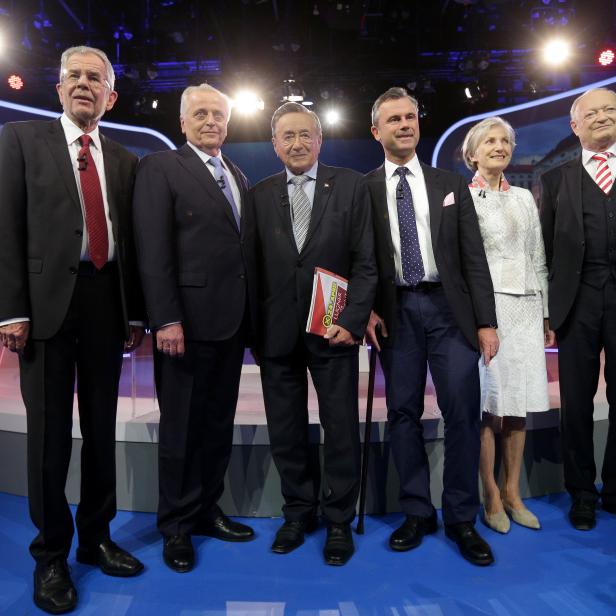 Alexander Van der Bellen, Rudolf Hundstorfer, Richard Lugner, Norbert Hofer, Irmgard Griss und Andreas Khol vor Beginn der ORF-Elefantenrunde mit allen Präsidentschaftskandidaten