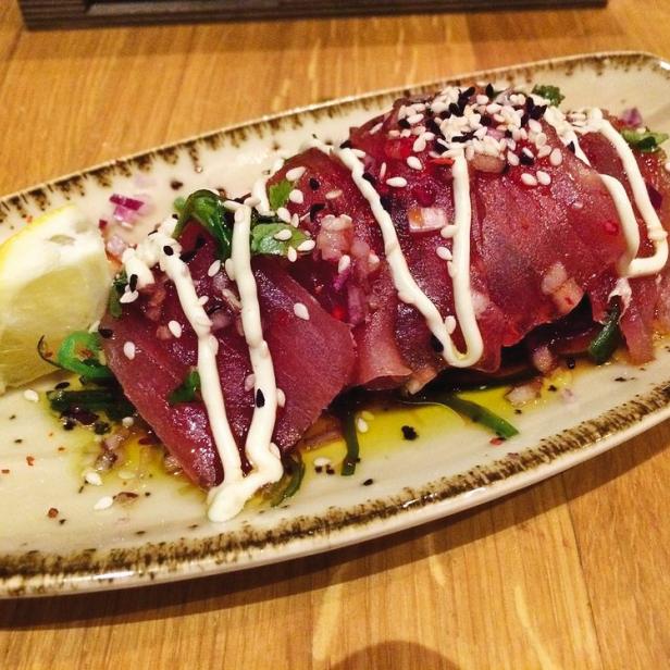 FISCH IN WÄHRING: Thunfisch-Carpaccio auf Algen