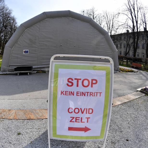 Ein Zelt des Covid-19-Spital am Uniklinikum Salzburg (SALK). Dort sollen alle mit dem Corona-Virus infizierten Personen behandelt werden, die aufgrund ihrer Symptome in einem Krankenhaus betreut werden müssen.