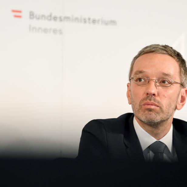 Innenminister Herbert Kickl verändert die Republik - bis zur Unkenntlichkeit und ohne viel Widerstand