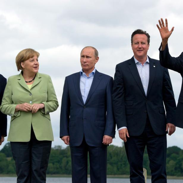 Der japanische Ministerpräsident Shinzo Abe (l-r), Bundeskanzlerin Angela Merkel (CDU), der russische Präsident Wladimir Putin, der ehemalige britische Ministerpräsident David Cameron und US-Präsident Barack Obama.