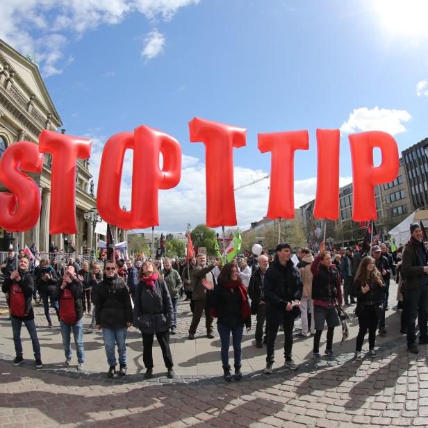 Demonstration gegen das umstrittene transatlantische Freihandelsabkommen TTIP in Hannover.