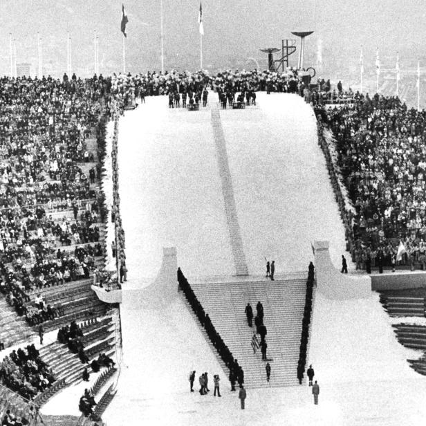 OLYMPISCHE SPIELE 1976 IN INNSBRUCK: Jeder Skispringer aus der DDR wurde vom österreichischen Publikum gnadenlos ausgepfiffen.