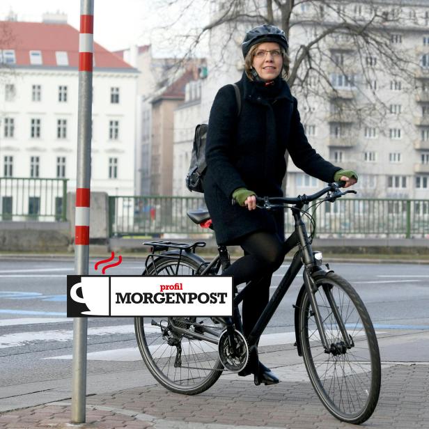 Umwelt- und Infrastrukturministerin Leonore Gewessler (Grüne) gestern am Weg zur Amtsübergabe in ihr Ministerium.