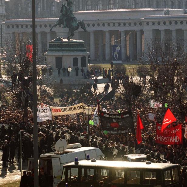 ÖVP/FPÖ 2000. Massenproteste gegen die "Koalition mit dem Rassismus".