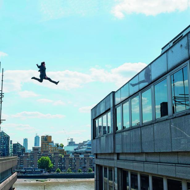 DER ABGRUND GÄHNT: Stuntman und Superstar: Tom Cruise in "Mission: Impossible - Fallout"