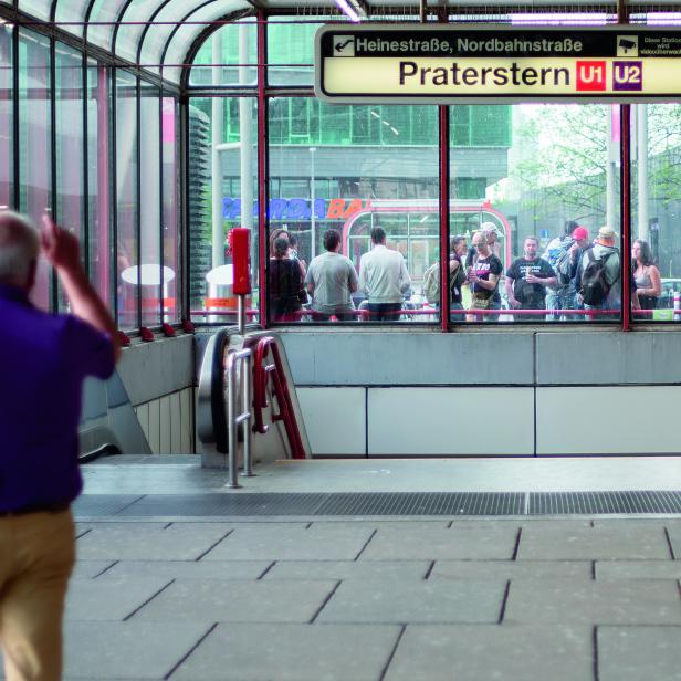 VERBOTSZONE PRATERSTERN: m Freitag wurden bereits die ersten Obdachlosen vom Bahnhofsvorplatz verwiesen.