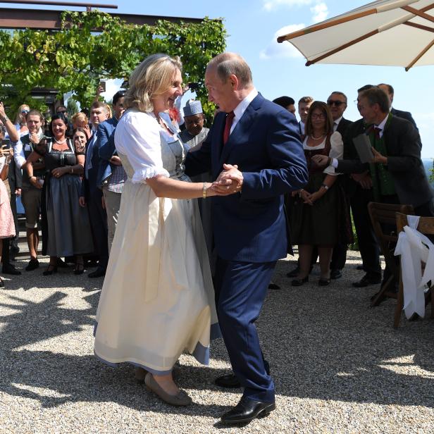 Die Ex-Außenministerin und der russische Präsident im August 2018 bei Kneissls Hochzeit in der Steiermark.