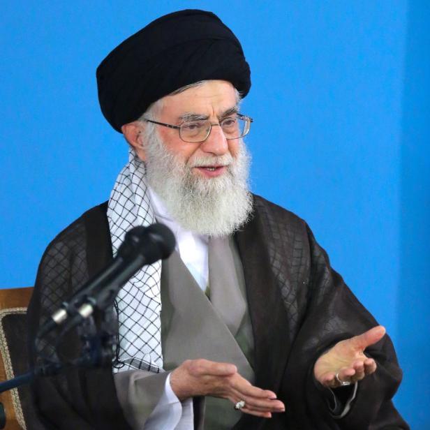 Khamenei sieht - im Gegensatz zu Staatspräsident Rohani - einen "Kampf gegen den Großen Satan".