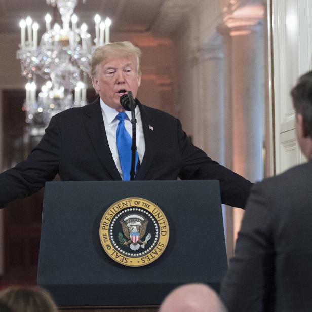 Donald Trump mit CNN-Reporter Jim Acosta