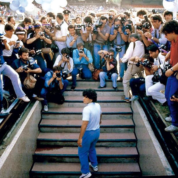 Superstar Maradona 1984: Präsentation in Neapel