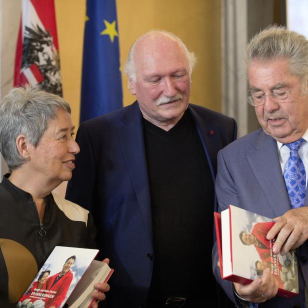 Margit Fischer, Lois Lammerhuber und BP Heinz Fischer im Rahmen der Präsentation des Bildbandes „Erinnerungen in Bildern und Geschichten“ am Freitag, 3. Juni 2016, in Wien.