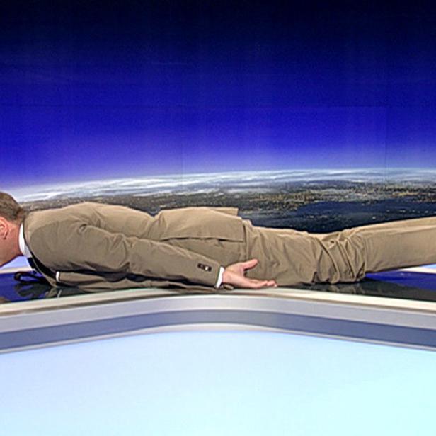 Armin Wolf zeigt, wie "Planking" geht (2011)