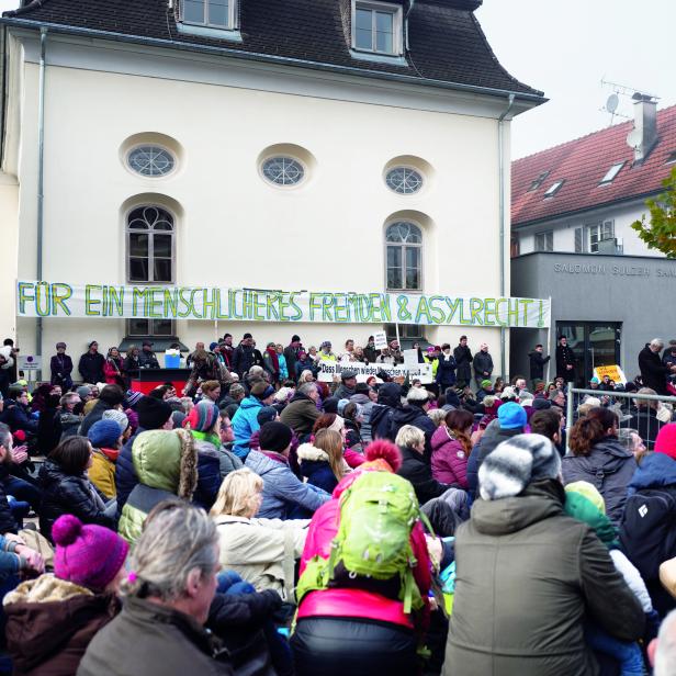 Sonntagsdemonstration für ein menschlicheres Fremden- und Asylrecht in Hohenems am 25. November 2018