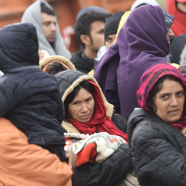 Flüchtlinge an der ungarisch-österreichischen Grenze.