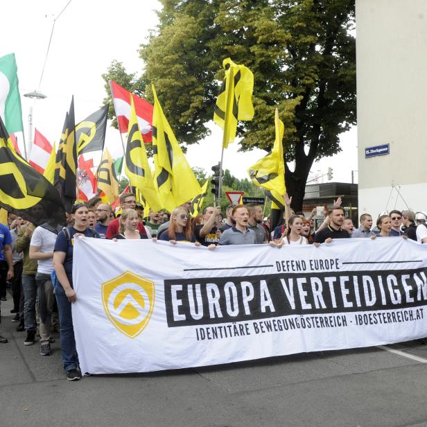 Die Identitäre Bewegung Österreich bei einer Demonstration am Samstag, 11. Juni 2016.