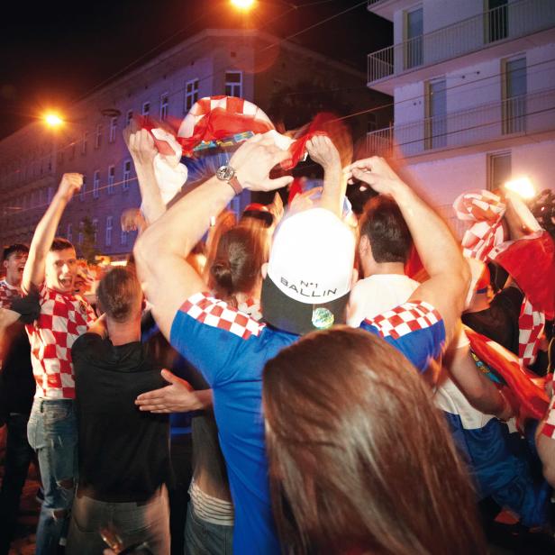 Den Sieg im Halbfinale gegen England bejubelten die Kroaten laut aber friedlich. Nach dem Sieg gegen REussland gab es allerdings Randale auf der Ottakringerstraße in Wien. 