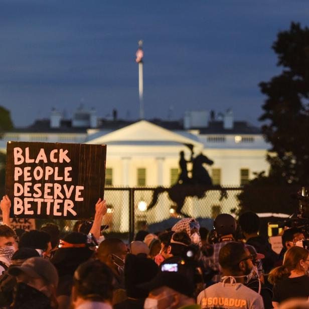 Zahlreiche Menschen protestieren in Washington gegen Polizeigewalt