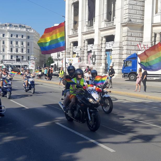 Eingebettet war der Regenbogen-Corso in die "Global Pride"