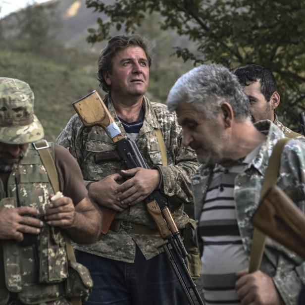 Freiwillige Kämpfer im wieder aufgeflammten Konflikt um Berg-Karabach