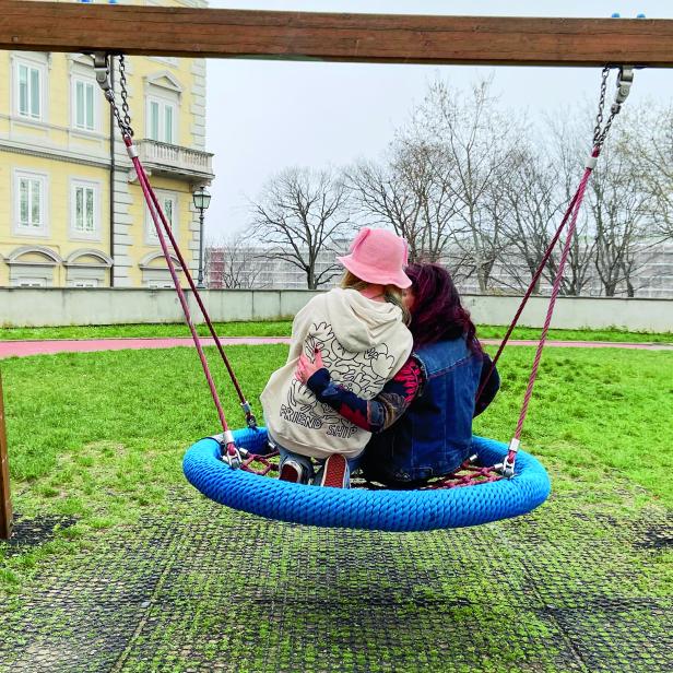 MONI, 14, MIT IHRER MUTTER SUSANNA R. „Wie ein Waisenkind, das bei fremden Leuten wohnen muss, obwohl es noch Eltern hat.“