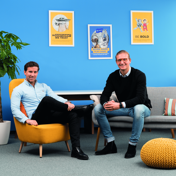 Die Gründer Gregor Müller (l.) und Felix Ohswald (r.) des Start-ups Go-Student.