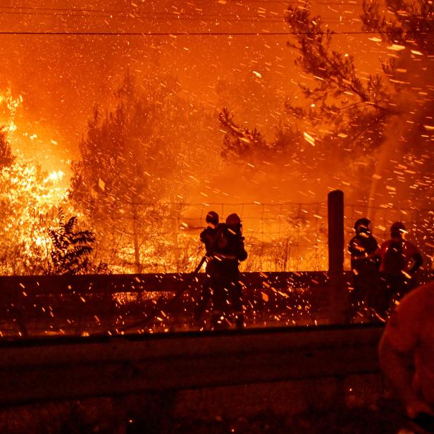 Feuerwehrleute am 5. August bei Bränden im Norden Athens: Schaffen wir das noch?