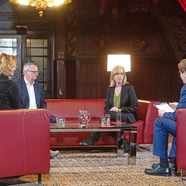 PROFIL-TV: Club 3 mit Eva Linsinger (profil), Klaus Herrmann („Kronen Zeitung“), Ministerin Leonore Gewessler, Bernhard Gaul („Kurier“)