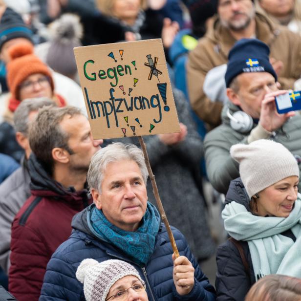 Impfgegner bei einer Demonstration in Wien.