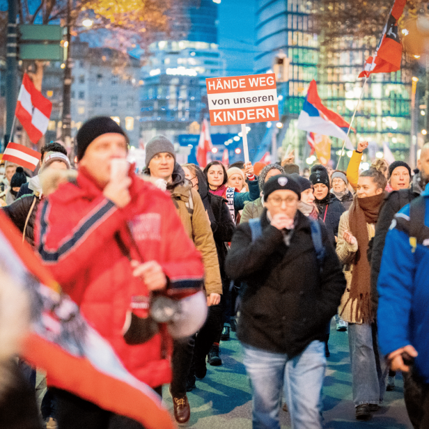 IMPFKRITISCHE MASSE: Die Debatte um eine verpflichtende Impfung mobilisiert viele Menschen. Unter den Protestierenden wächst das Gewaltpotenzial.