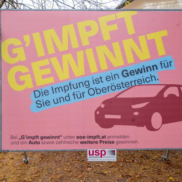 Ein Plakat zur Bewrebung der Aktion am Mittwoch, 10. November 2021, im Rahmen einer Pressekonferenz zum Thema &quot;G’impft gewinnt – Oberösterreich startet Impflotterie.