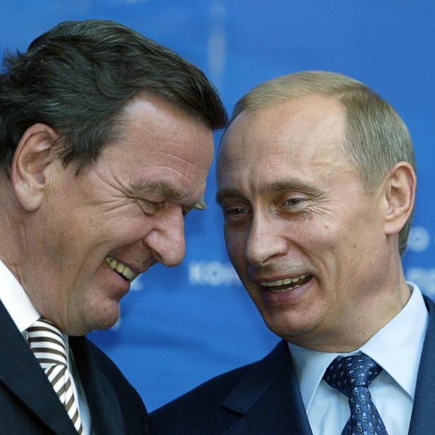 Gerhard Schröder und Wladimir Putin im Jahr 2004