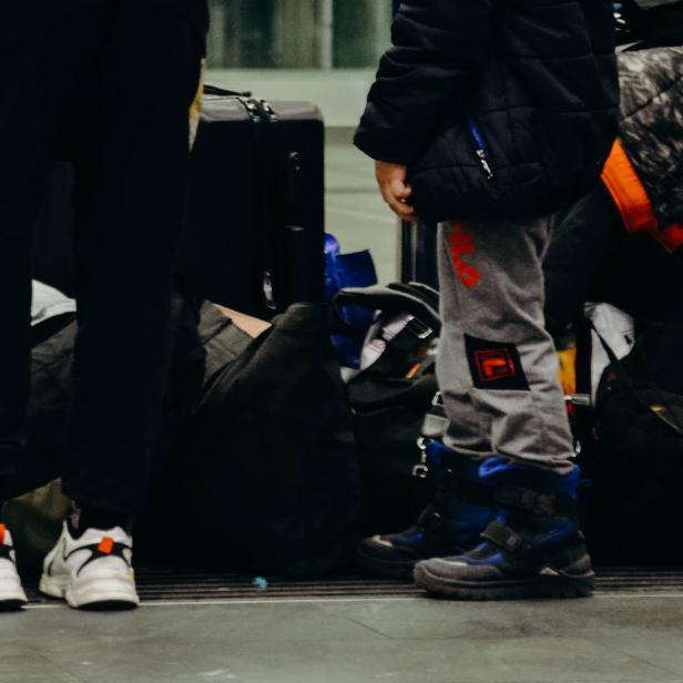 Geflüchtete ukrainische Kinder am Hauptbahnhof in Wien