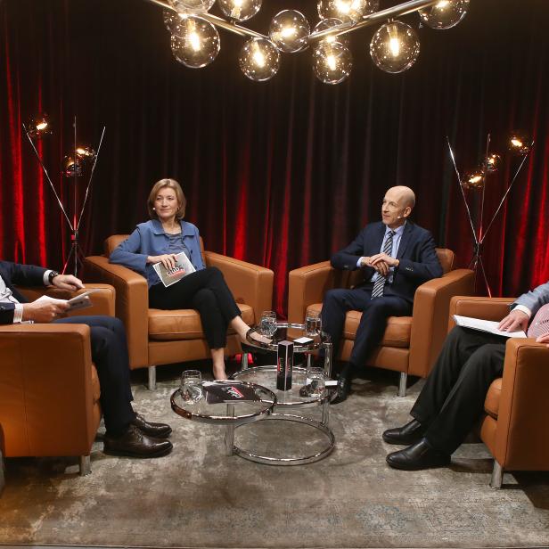 Georg Wailand („Kronen Zeitung“), Minister Martin Kocher, Martina Salomon („Kurier“), Gernot Bauer (profil)