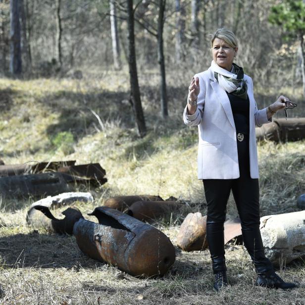 Klaudia Tanner. Die Ministerin plant, Teile ihres Ressorts in die Bundesländer zu verlegen.