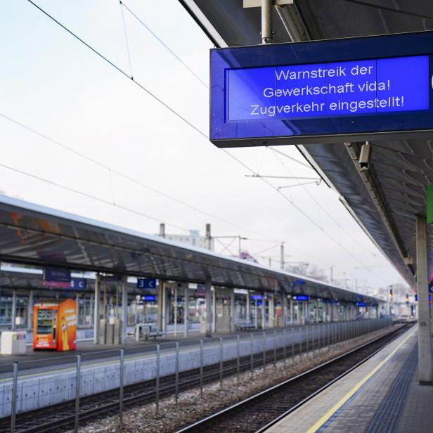 Blick auf den Bahnsteig am Bahnhof Wien-Meidling, aufgenommen am Montag, 28. November 2022, in Wien. Die Verhandlungen zu einen neuen Bahn-KV sind gescheitert, ein 24-stündiger Streik der ÖBB wurde abgehalten.